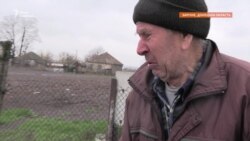Вбита посеред вулиці: наслідки обстрілу Зарічного на Донеччині (відео)