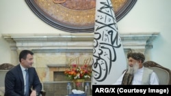دیدار جمشید خواجه‌یوف، معاون صدر اعظم ازبیکستان با ملا محمد حسن آخند، رئیس‌الوزرای حکومت طالبان