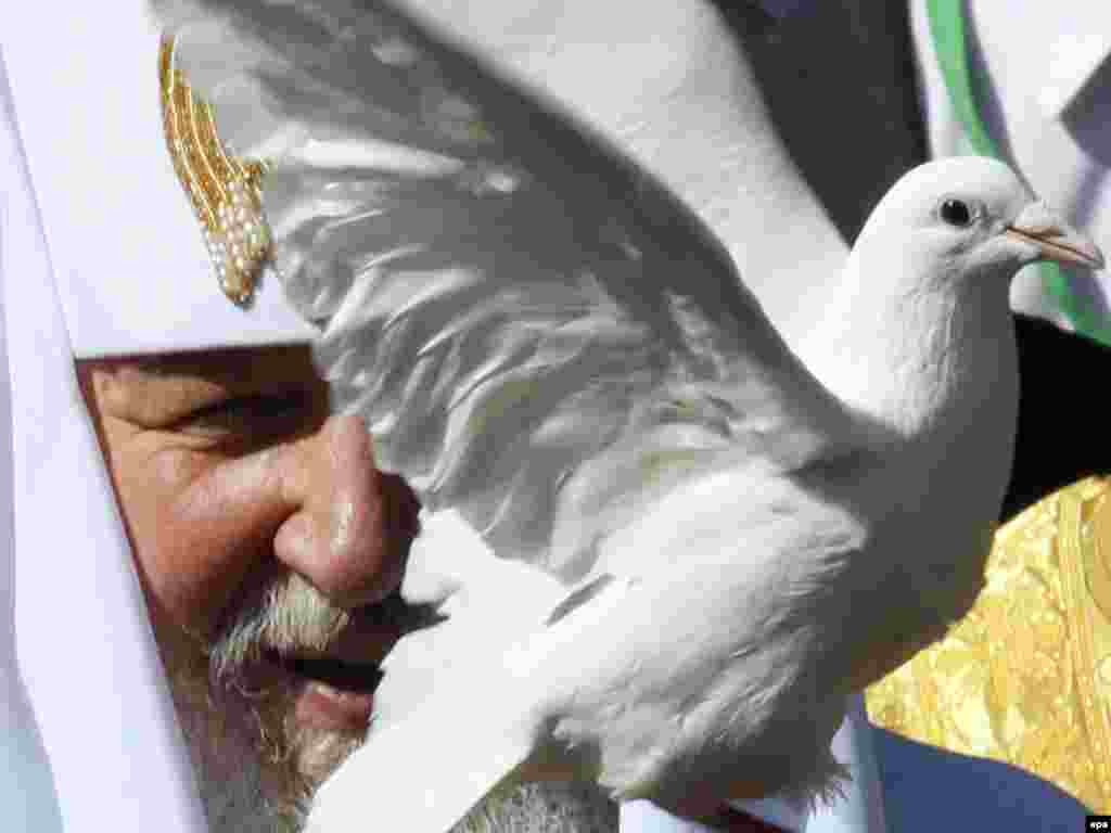 The head of the Russian Orthodox Church, Patriarch Kirill, releases a dove during a prayer service in Kyiv on July 27 during a nine-day pastoral visit. Photo by Sergey Dolzenko for epa