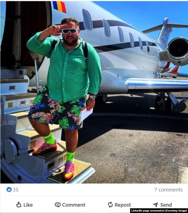 Российский бизнесмен Александр Копенкин у самолета