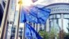 Kamen spoticanja u usaglašavanju teksta konačne odluke Plana rasta za Zapadni Balkan je uloga evropskih institucija, odnosno Evropskog parlamenta i Saveta EU, u odobravanju finansijskih sredstava. Zastave EU ispred Evropskog parlamenta u Briselu 28. novembar 2023.