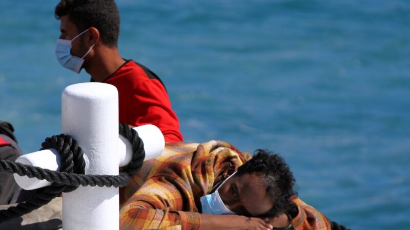 Shpëtohen qindra migrantë në Mesdhe 