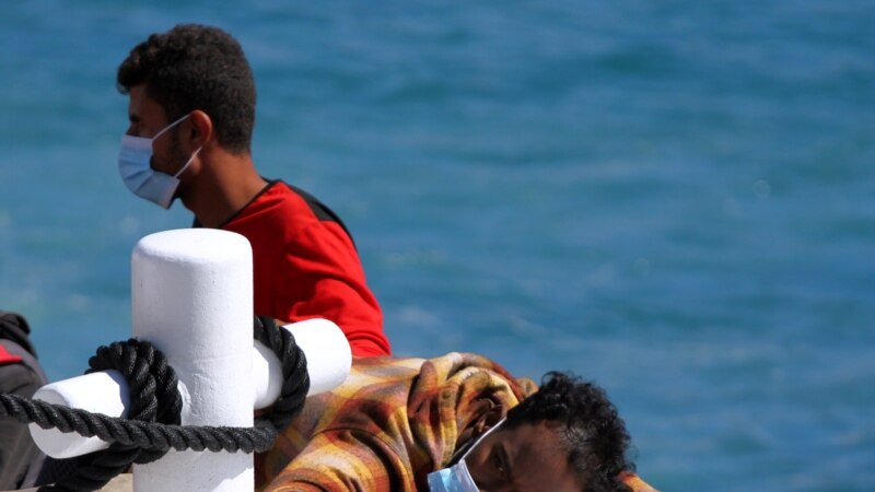 Повеќе од 500 мигранти пристигнаа на италијанскиот остров Лампедуза