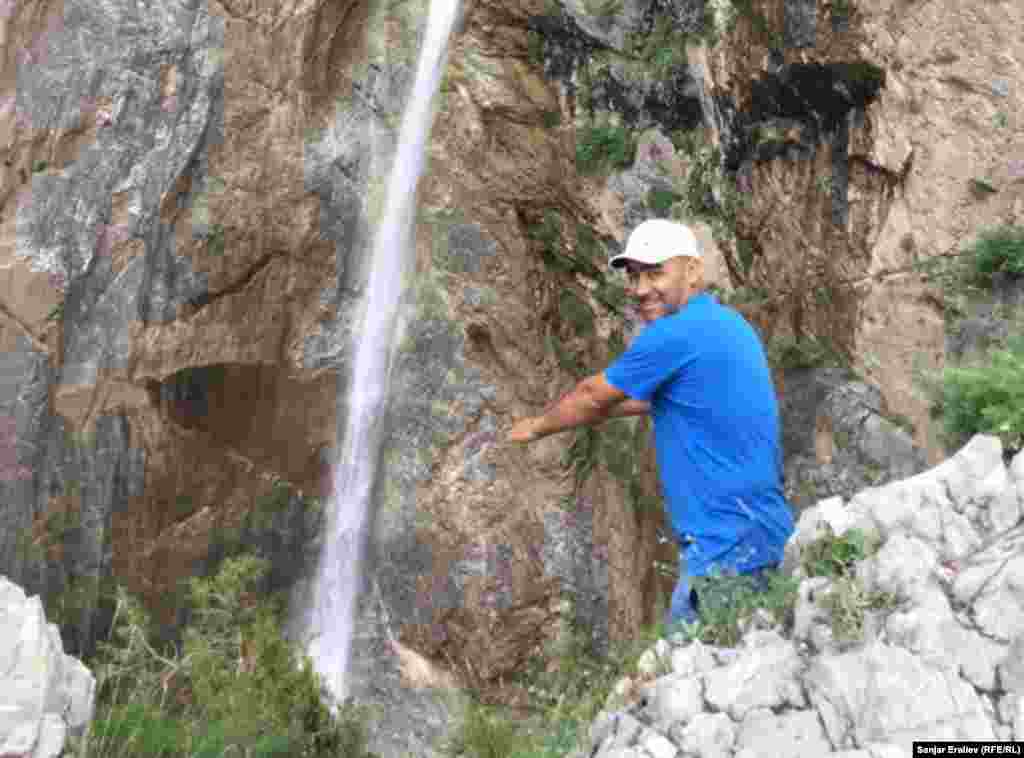 Заповедник Арсланбоб известен своим ореховым лесом. Кроме высоких гор, там есть два водопада. &nbsp;