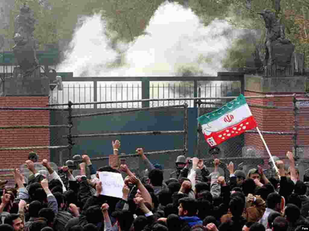 Iran,Hundreds of Iranian students crowded outside the British Embassy in Tehran, 04/01/2007