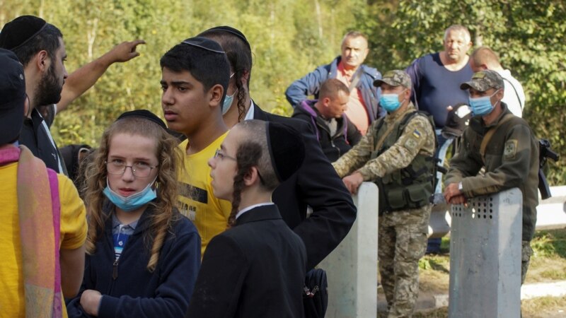 Sute de evrei hasidici aflați în pelerinaj sunt blocați la granița Ucrainei cu Belarus 