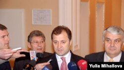 Moldova - Mihai Ghimpu, Vlad Filat, Serafim Urechean, Chisinau Chisinau, 24April2009