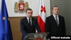 Теперь Георгий Квирикашвили должен предстать перед парламентом с новым составом кабинета и планом действий. На это он попросил два дня. Из слов депутатов от правящей коалиции стало ясно, что «Грузинская мечта» хочет успеть утвердить новое правительство до Нового года