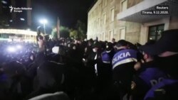 Zašto u Albaniji pale božićne jelke na ulicama?