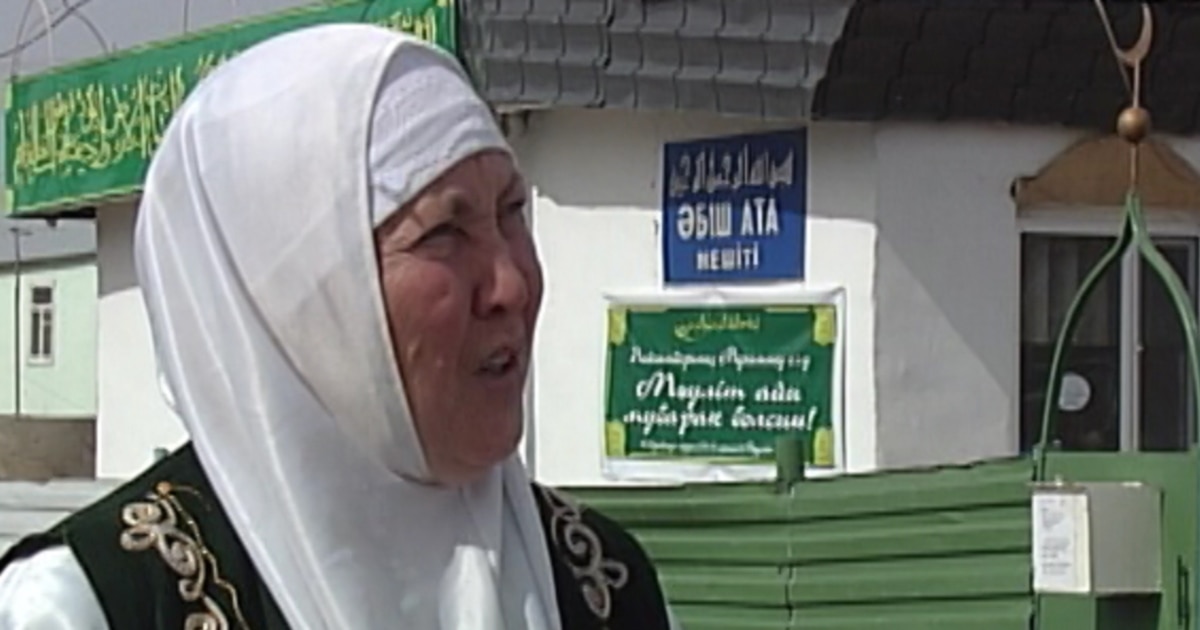 Веб-камерада қыздарға өзіңіздің сиқырыңызды көрсетіңіз Пизда тұшпара сияқты көрінеді