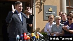Украинанын Одесса облусунун мурдагы губернатору Михаил Саакашвили Львов шаарындагы маалымат жыйында.