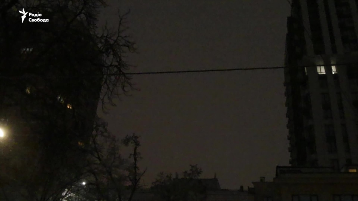 Удар по Києву: кадри від очевидців та свідчення під вибухи (відео)