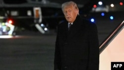 دونالد ترامپ پس از بازگشت از سوئیس در پایگاه هوایی اندروز