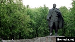 Помнік Янку Купалу ў Менску