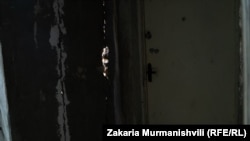 კედლები დაბზარულია