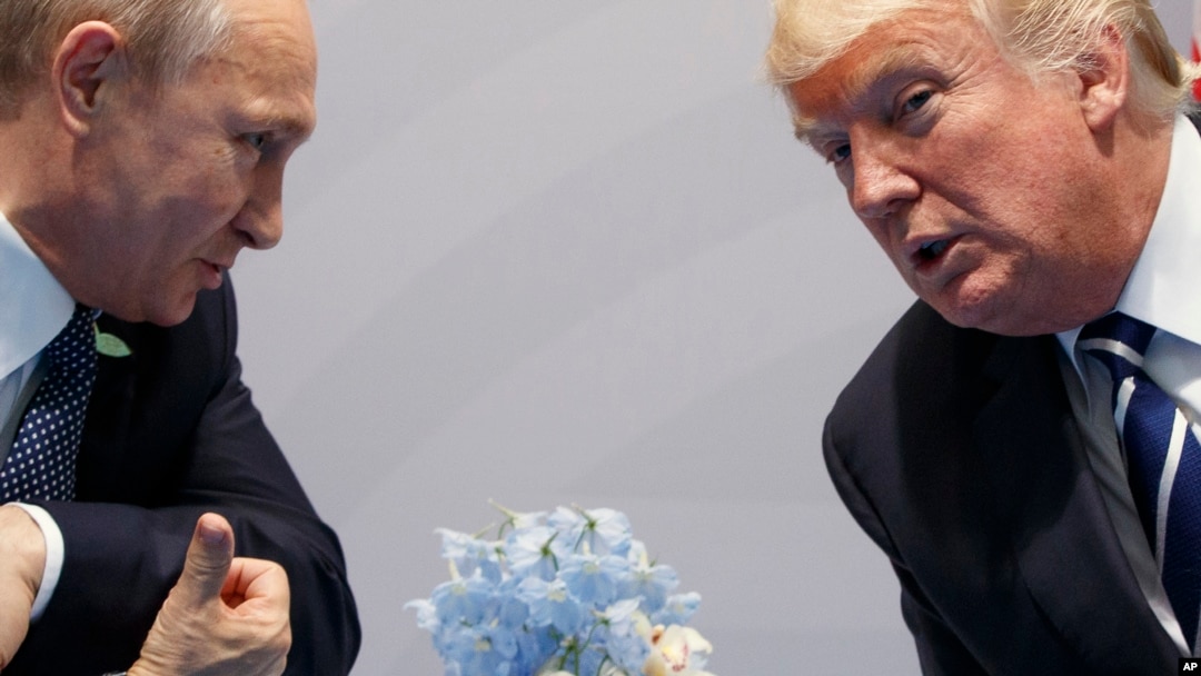 Președintele rus, Vladimir Putin, și cel american, Donald Trump, la Summitul G20 de la Hamburg, Germania, 7 iulie 2017.