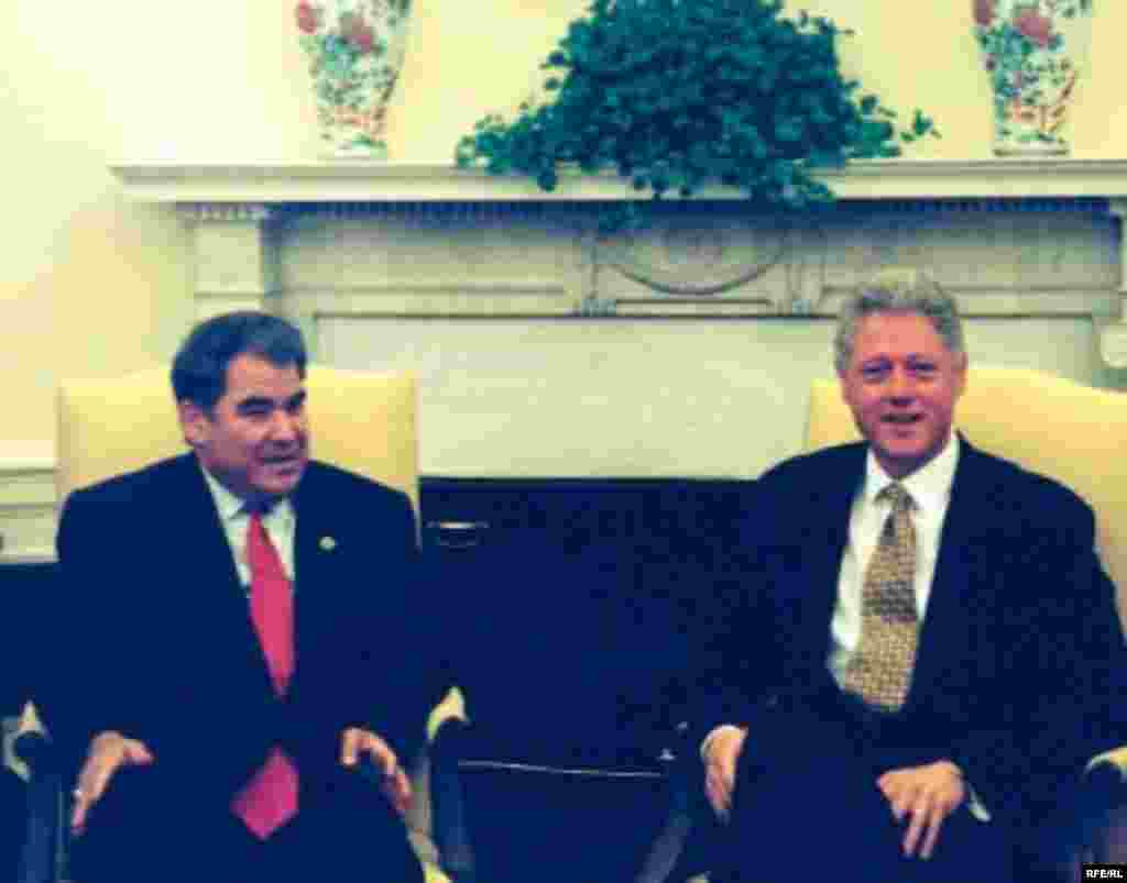 Turkmen President Niyazov (left) meeting in the White House with U.S. President Bill Clinton in August 1998 (RFE/RL) - Turkmenistan's relations with the West have been strained because of Niyazov's repressive regime. Governments and activists in Europe and the United States have lambasted Turkmenistan's record on human rights and the total suppression of political dissent. Niyazov regularly ordered the arrests of oppositionists and of government officials that came under his suspicion.