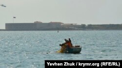 Рыбаки в Крыму, архивное фото