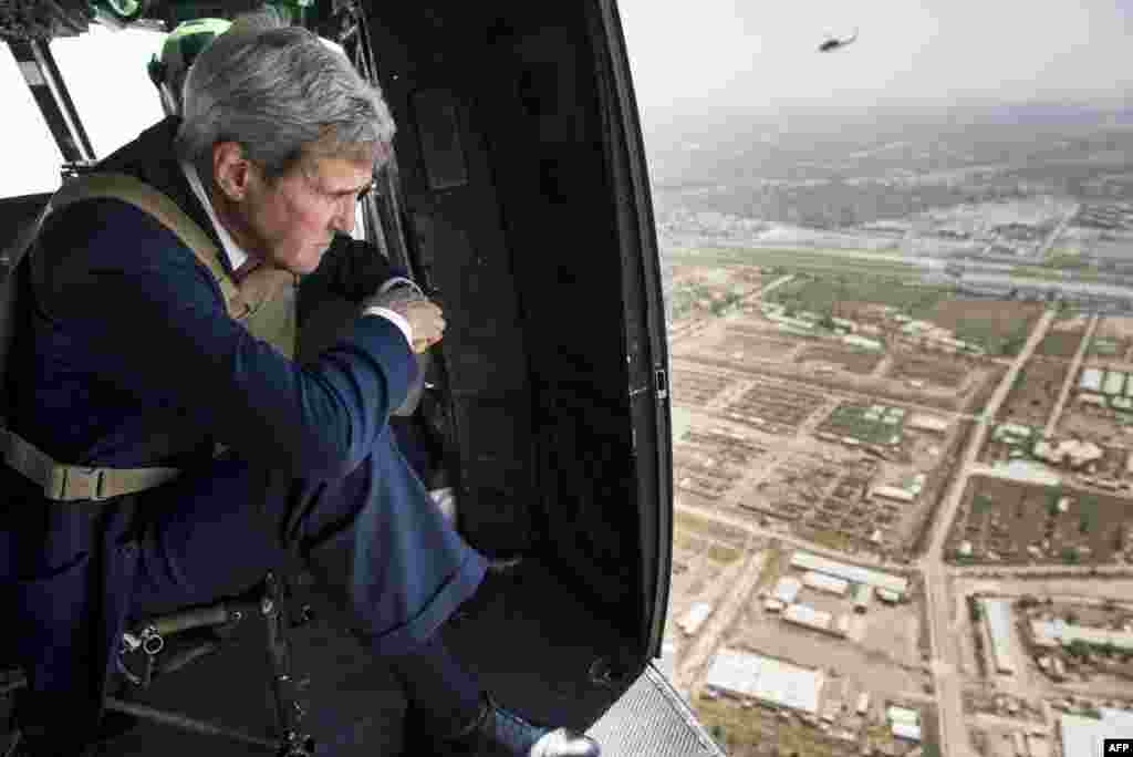 U.S. Secretary of State John Kerry looks out over Baghdad from a helicopter during a visit to the Iraqi capital on September 10. (AFP/Brendan Smialowski)