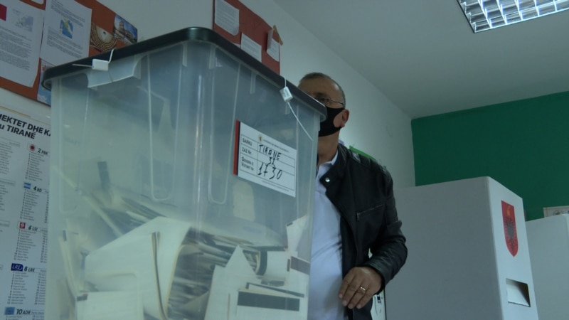 Vazhdon numërimi i votave në Shqipëri, prin PS-ja