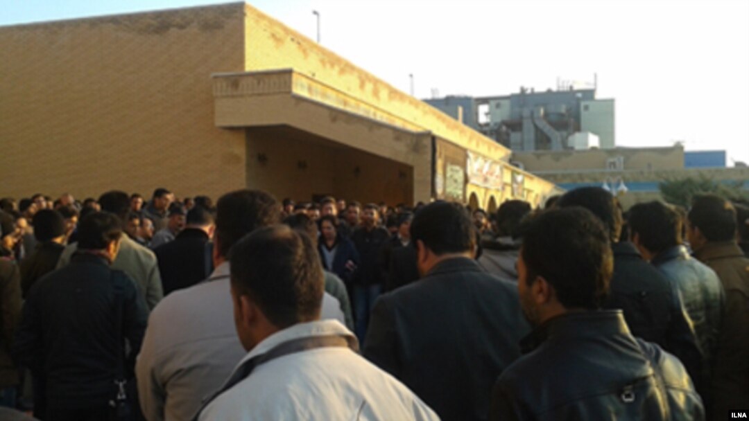 عکس، تزیینی است.