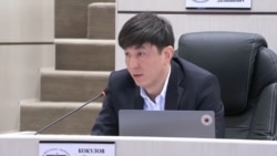 «Неприкасаемое лицо». Кыргызский депутат поспорил с милицией из-за неправильной парковки