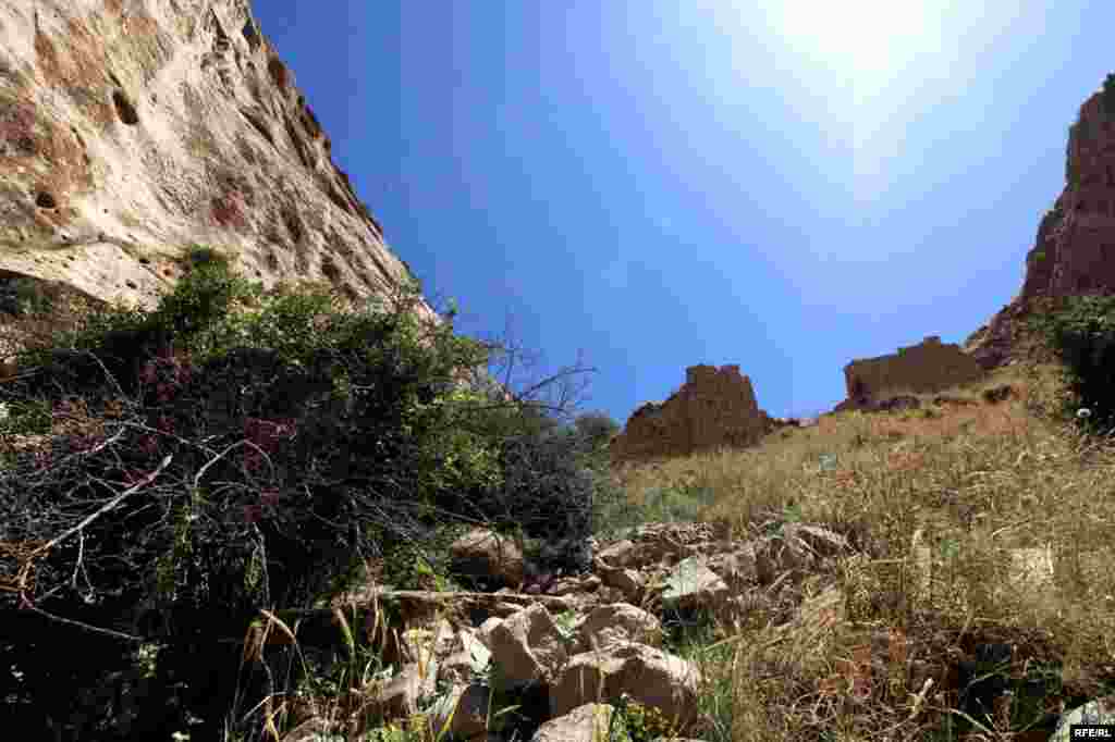 Əlincə qalası və Nəiminin məzarı #17