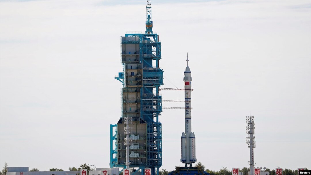 Ракета-носитель "Чанчжэн-2Ф" на космодроме во Внутренней Монголии, архивный кадр