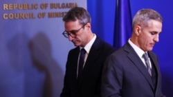 Министърът на енергетиката Трайчо Трайков и министър-председателят Андрей Гюров след среща с министъра на икономиката и индустрията и министъра на регионалното развитие и благоустройството заради сигнали за високи сметки за ток и цените на питейната вода. София, 27 февруари 2026.