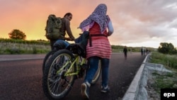 Migrants near the central Macedonian city of Veles.