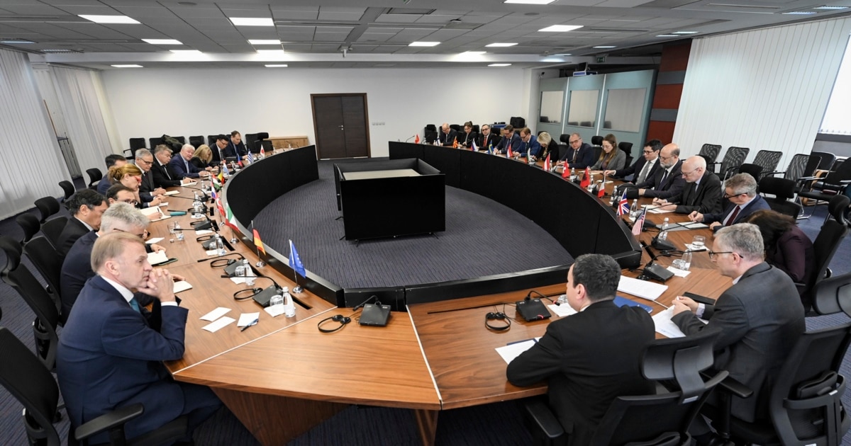 Kurti bisedon me ndërkombëtarët për zbatimin e ligjeve për automjetet dhe të huajt