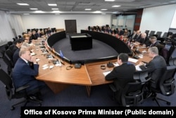 Kryeministri i Kosovës, Albin Kurti, gjatë takimit me diplomatët e akredituar në Kosovë.