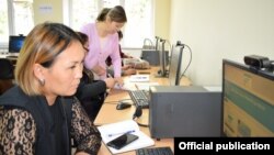 Мугалимдерди дистанттык окутуу учуру. Билим берүү министрлиги жиберген сүрөт.