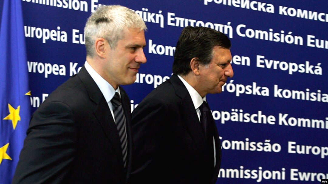 Serbian President Boris Tadic (left) in Brussels earlier this month