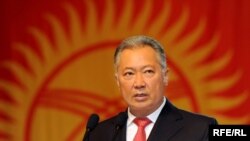 Kyrgyz President Kurmanbek Bakiev speaks at Indepencence Day celebrations in Bishkek.