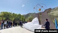 Миң-Куштагы уран калдыктарын рекультивациялоо долбоорун аяктоого арналган мемориалдык стеланын ачылышы. 28-май, 2026-жыл.