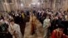Православните христијани го слават Божиќ