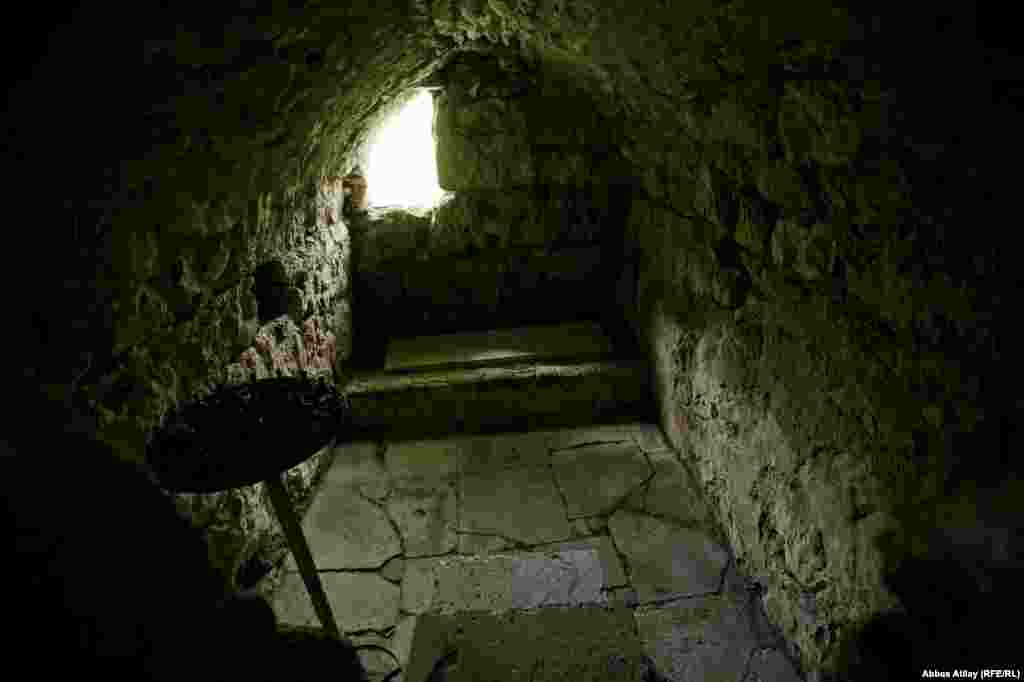 Monastrda naməlum məzar.