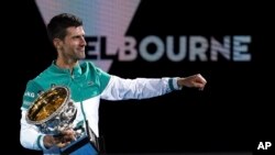 Novak Đoković nakon osvajanja posljednjeg Australijan opena, Melburn, 21. februar 2021.