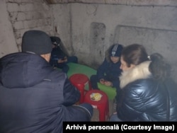 Olga Logvinenko și familia ei s-au adăpostit pentru o vreme într-un buncăr din Harkov, apoi au decis să vină în România.