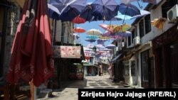 Скопската чаршија за време на полициски час