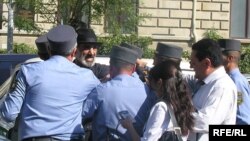 İran səfirliyi qarşısında etiraz aksiyası. 25 sentyabr 2006-cı il
