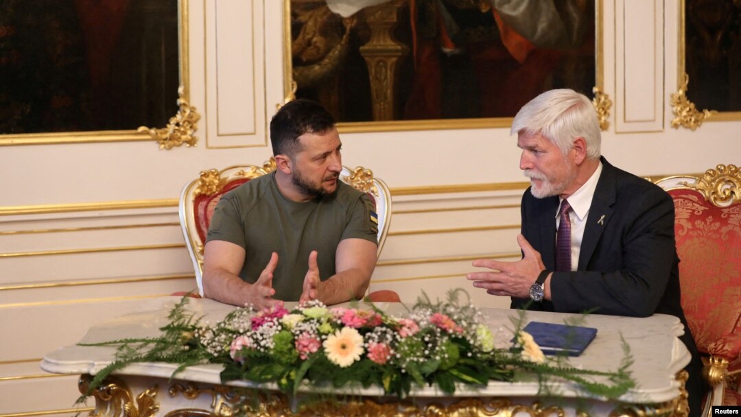 „Praga este următoarea” pe listă, a scris Zelenski pe Twitter, după o vizită fulger în Bulgaria făcută în aceeași zi. Aici, cu președintele ceh Petr Pavel.