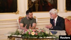 „Praga este următoarea” pe listă, a scris Zelenski pe Twitter, după o vizită fulger în Bulgaria făcută în aceeași zi. Aici, cu președintele ceh Petr Pavel.