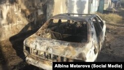 Сожженный автомобиль в селе Маевке. 17 октября 2017 года. Фото предоставлено Альбиной Метеровой.