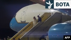 Sekretari amerikan i Shtetit, Marco Rubio, dhe bashkëshortja e tij, Jeanette Rubio, në aerportin e Malmos më 22 maj 2026. 