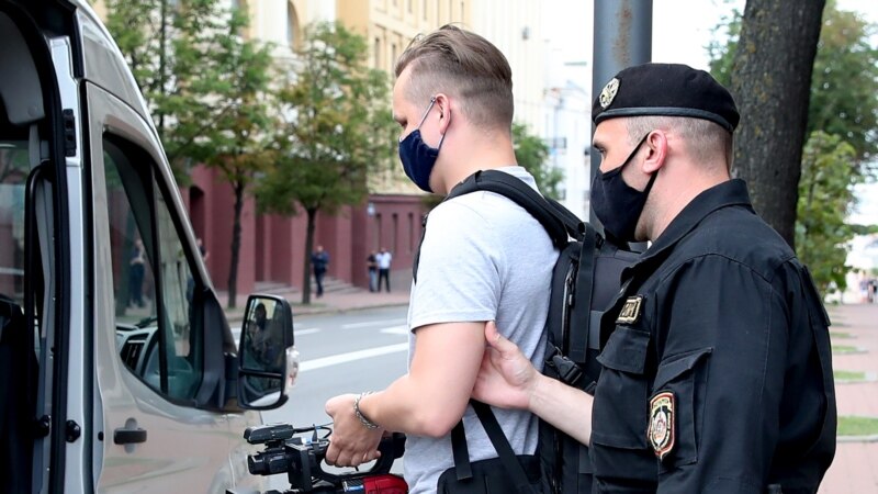 Belarusdaky protestler dowam etdirilýär,  häkimiýetler 17 žurnalistiň iş rugsadyny ýatyrdy