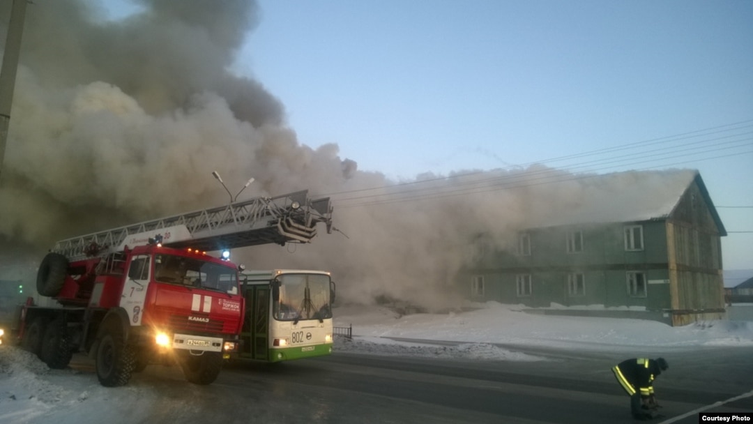 Пожар на ул. Таёжная, 39 в Новом Уренгое 7 марта 2016 года