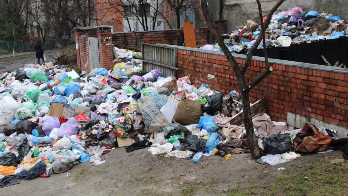 Сміття у Львові з кожним днем все більше