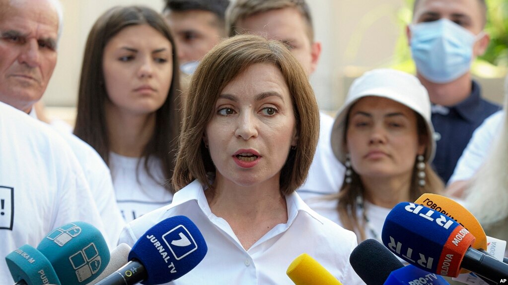 Молдавия - воспитанница соросовских фондов и гражданка Румынии получает полную 